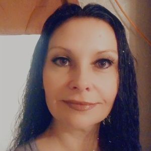 Meet your Posher, Desiree